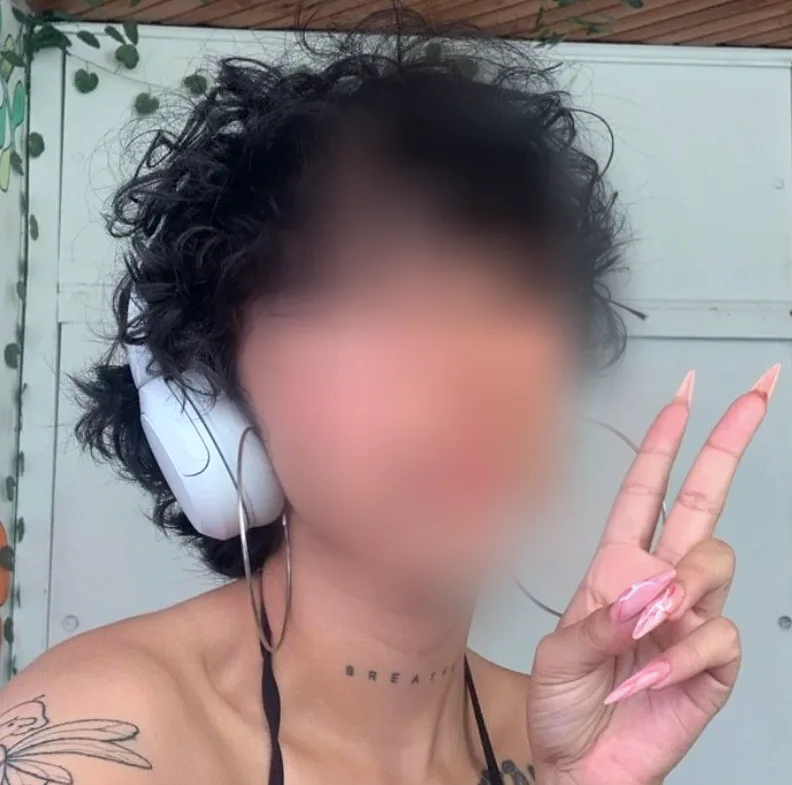 Agnes, 26