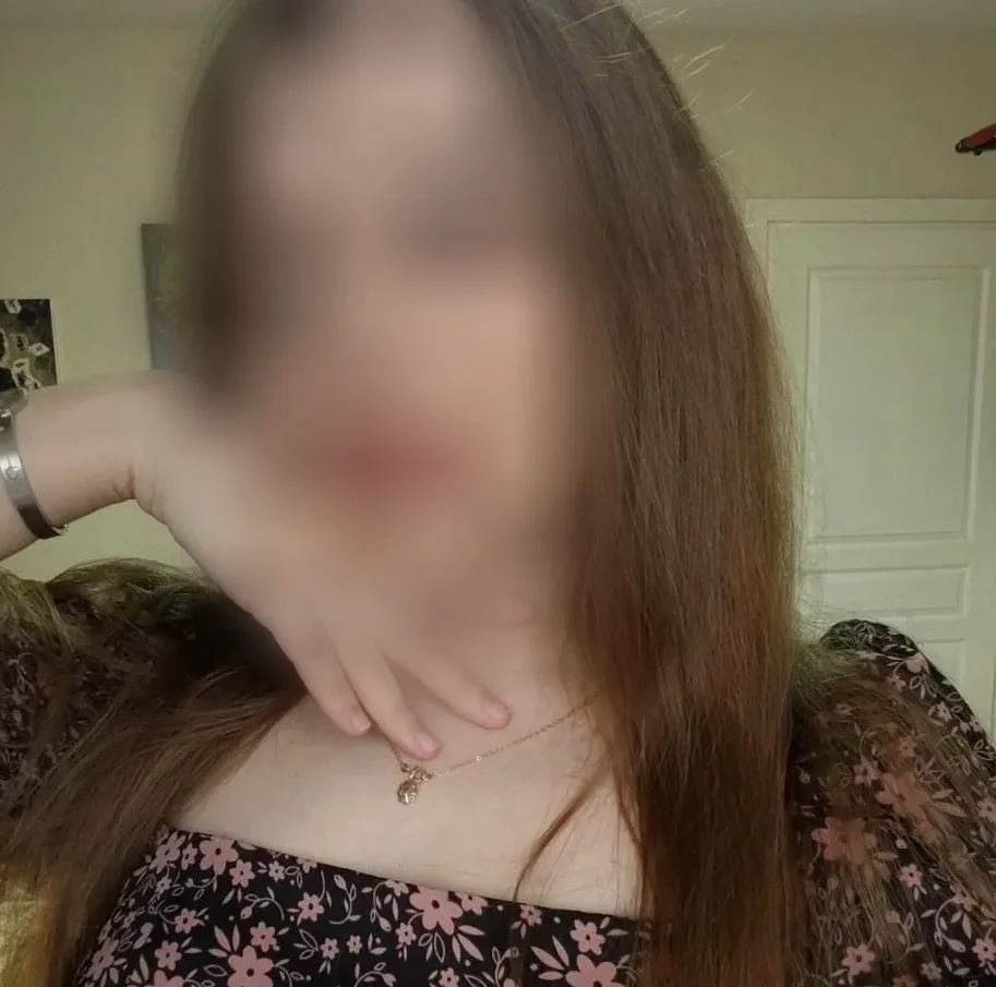 Sara, 24